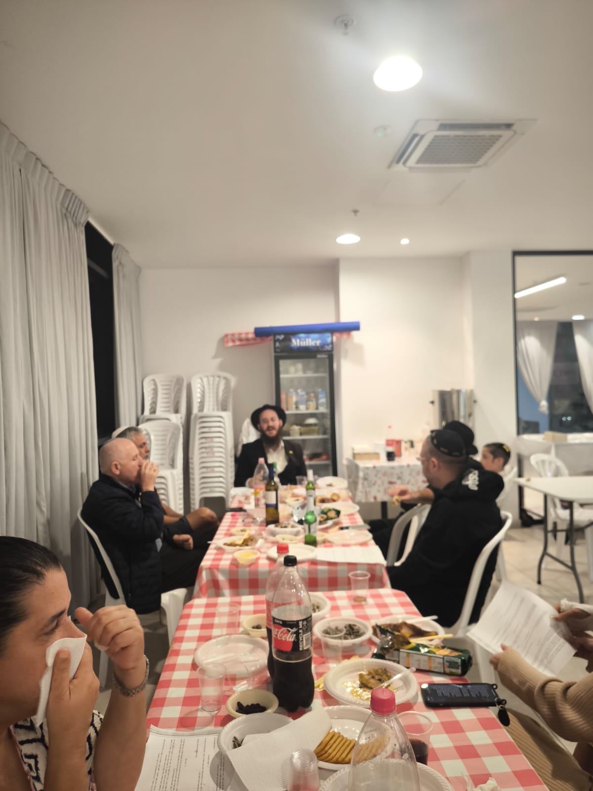 סעודה ושיעור סביב שולחן